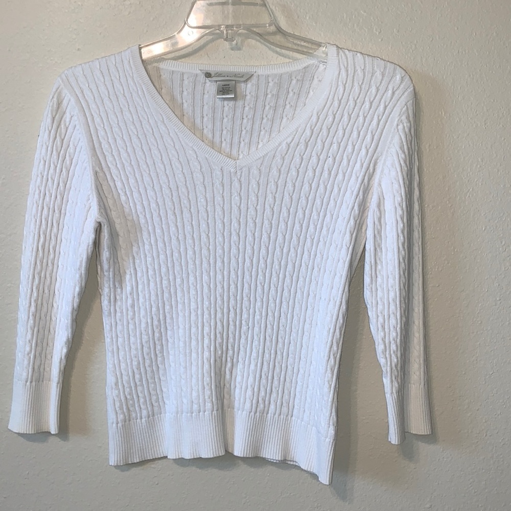 Jillian & Nicole large white sweater. stretch bands on the bottom of the sleeves